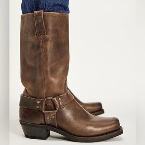 NWOB Frye Harness Leather 12R Boots in Brown Smoke
